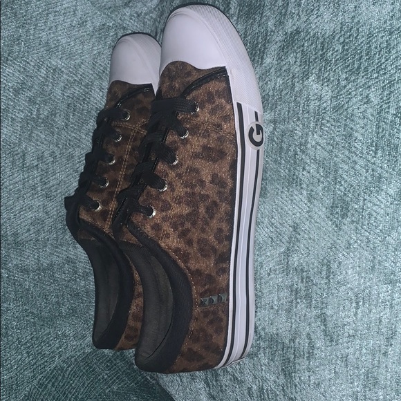 🔥 END OF SUMMER SALE PRICE $16🔥
 G By Guess Sneakers - Picture 4 of 8